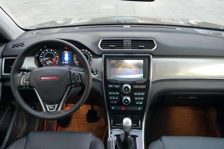 Used Haval H2 2014 1.5T Manual Two-Wheel Drive Elite Edition Center Console