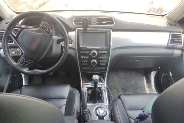 Used Haval H2 2014 1.5T Manual Two-Wheel Drive Elite Edition Center Console
