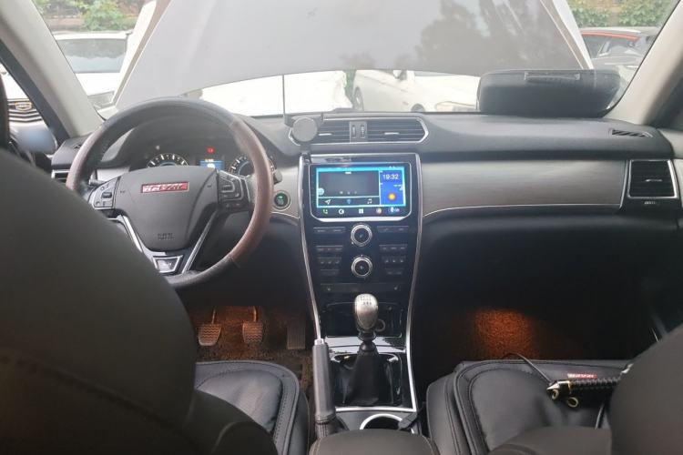 Used Haval H2 2014 1.5T Manual Two-Wheel Drive Elite Edition Center Console