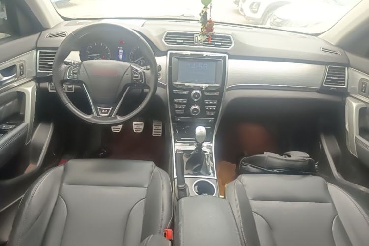 Used Haval H2 2014 1.5T Manual Two-Wheel Drive Elite Edition Center Console