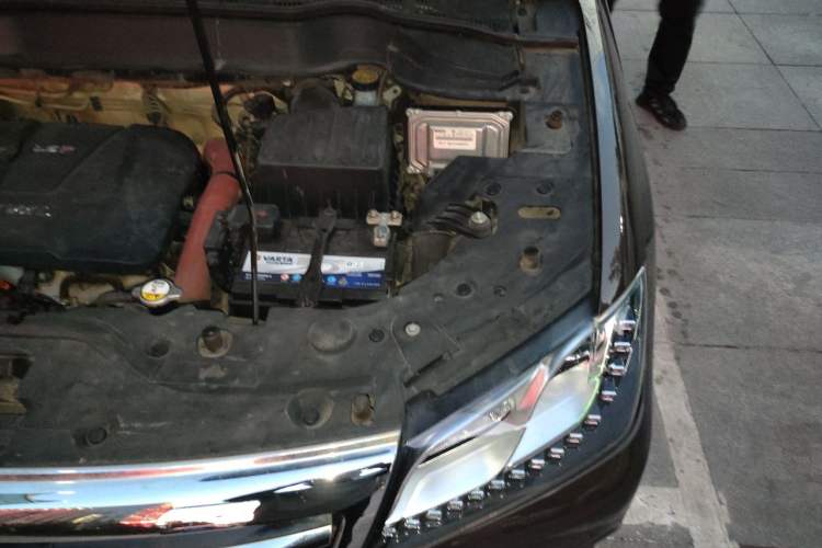 Used Haval H2 2014 1.5T Manual Two-Wheel Drive Prestige Edition Engine Bay Left