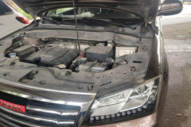 Used Haval H2 2014 1.5T Manual Two-Wheel Drive Elite Edition Engine Bay Left