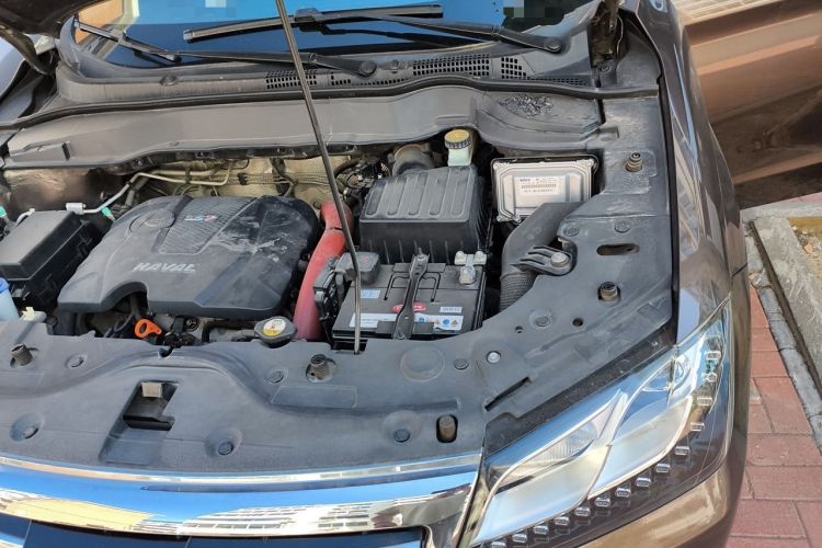 Used Haval H2 2014 1.5T Manual Two-Wheel Drive Prestige Edition Engine Bay Left