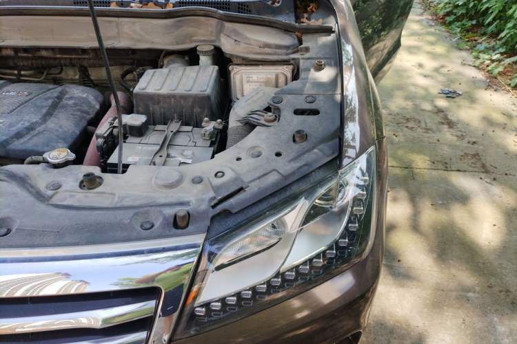 Used Haval H2 2014 1.5T Manual Two-Wheel Drive Elite Edition Engine Bay Left