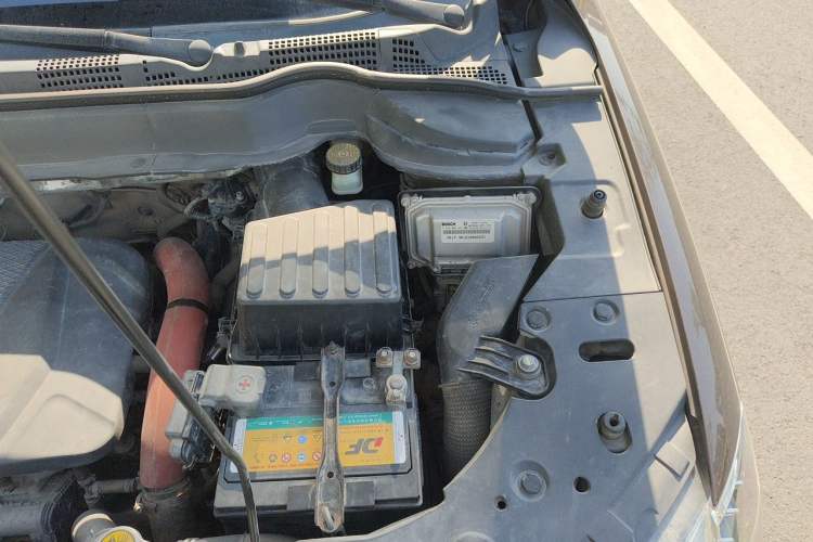 Used Haval H2 2014 1.5T Manual Two-Wheel Drive Elite Edition Engine Bay Left