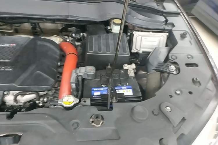 Used Haval H2 2014 1.5T Manual Two-Wheel Drive Elite Edition Engine Bay Left