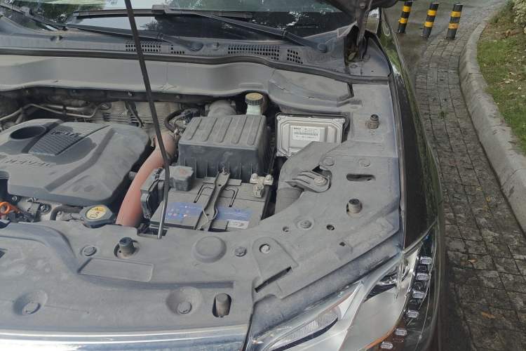 Used Haval H2 2014 1.5T Manual Two-Wheel Drive Elite Edition Engine Bay Left