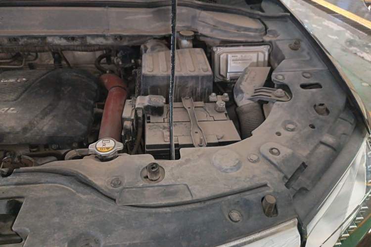 Used Haval H2 2014 1.5T Manual Two-Wheel Drive Elite Edition Engine Bay Left