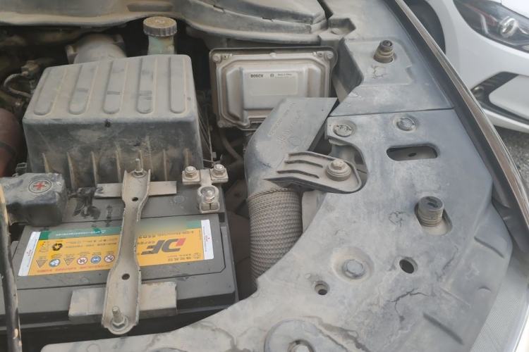 Used Haval H2 2014 1.5T Manual Two-Wheel Drive Elite Edition Engine Bay Left