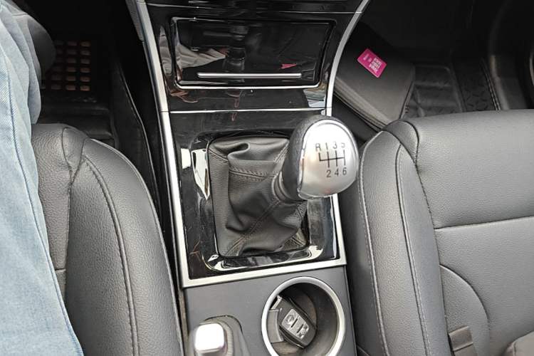 Used Haval H2 2014 1.5T Manual Two-Wheel Drive Elite Edition Gear Lever
