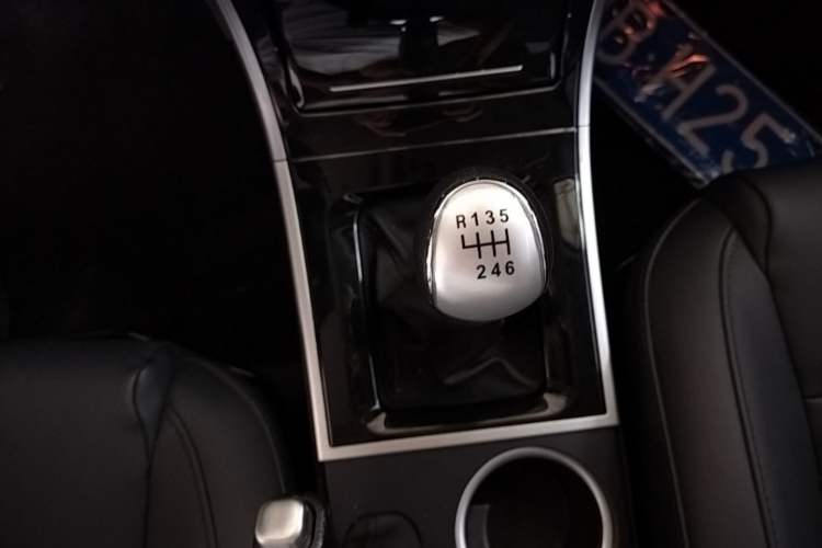 Used Haval H2 2014 1.5T Manual Two-Wheel Drive Elite Edition Gear Lever