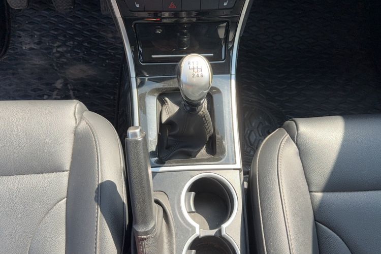 Used Haval H2 2014 1.5T Manual Two-Wheel Drive Elite Edition Gear Lever
