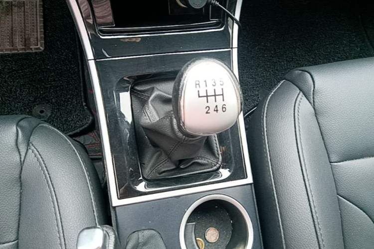 Used Haval H2 2014 1.5T Manual Two-Wheel Drive Elite Edition Gear Lever