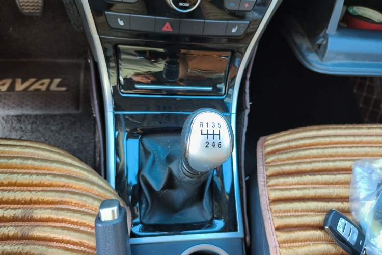 Used Haval H2 2014 1.5T Manual Two-Wheel Drive Prestige Edition Gear Lever