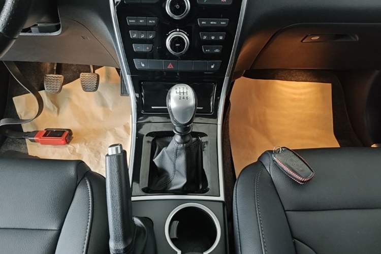 Used Haval H2 2014 1.5T Manual Two-Wheel Drive Elite Edition Gear Lever