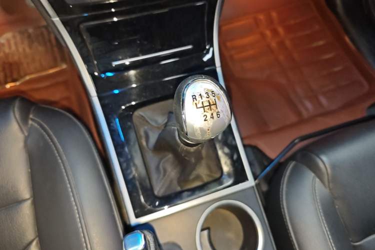 Used Haval H2 2014 1.5T Manual Two-Wheel Drive Elite Edition Gear Lever