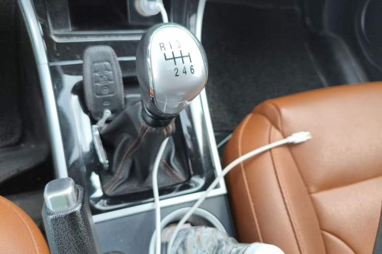 Used Haval H2 2014 1.5T Manual Two-Wheel Drive Elite Edition Gear Lever