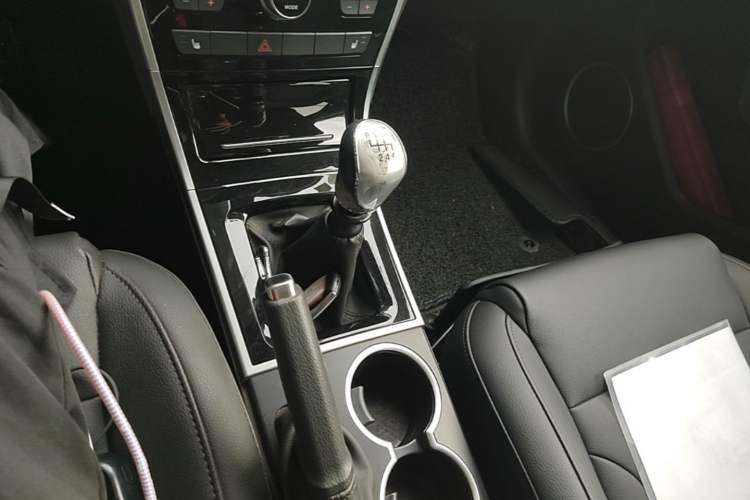 Used Haval H2 2014 1.5T Manual Two-Wheel Drive Prestige Edition Gear Lever