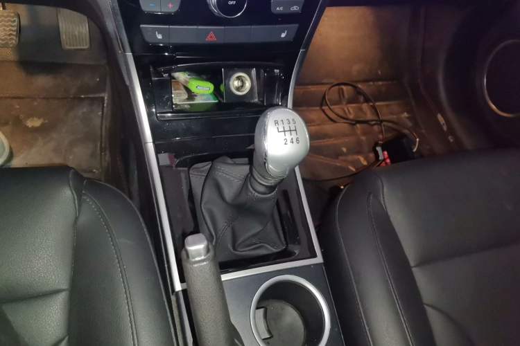 Used Haval H2 2014 1.5T Manual Two-Wheel Drive Elite Edition Gear Lever