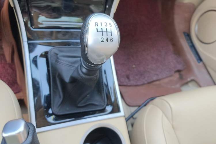 Used Haval H2 2014 1.5T Manual Two-Wheel Drive Elite Edition Gear Lever