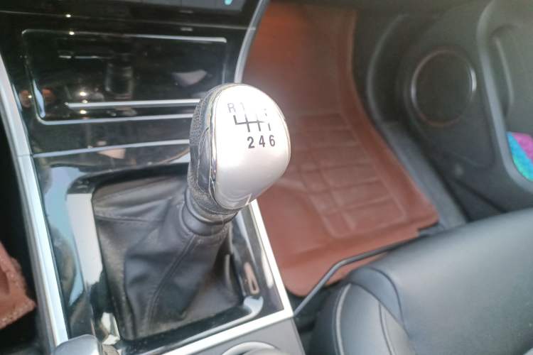 Used Haval H2 2014 1.5T Manual Two-Wheel Drive Elite Edition Gear Lever