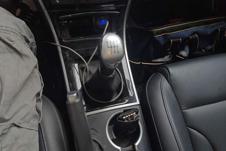Used Haval H2 2014 1.5T Manual Two-Wheel Drive Elite Edition Gear Lever