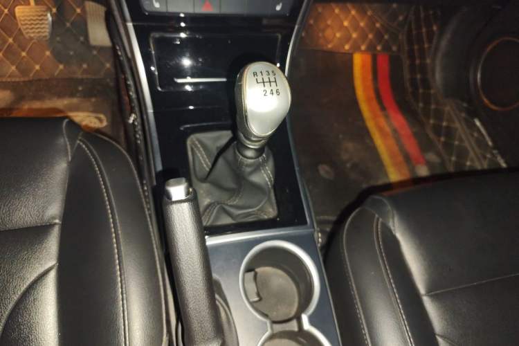 Used Haval H2 2014 1.5T Manual Two-Wheel Drive Elite Edition Gear Lever