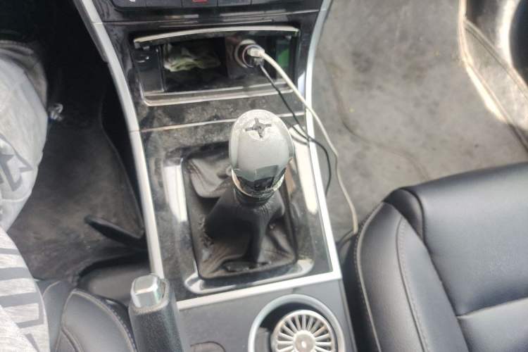 Used Haval H2 2014 1.5T Manual Two-Wheel Drive Elite Edition Gear Lever