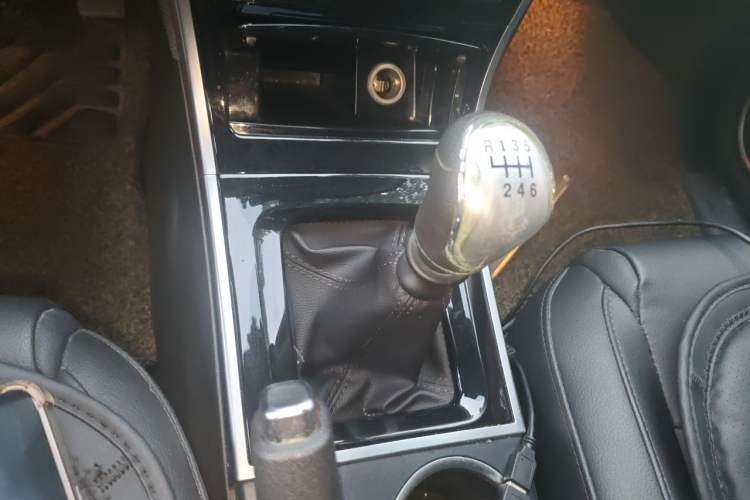 Used Haval H2 2014 1.5T Manual Two-Wheel Drive Elite Edition Gear Lever