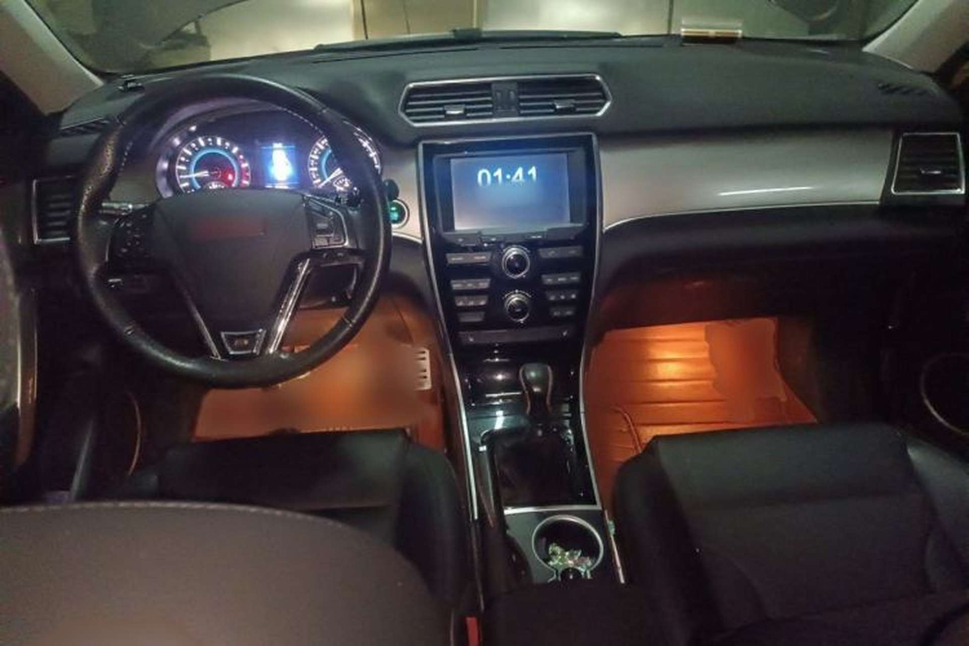 Used Haval H2 2014 1.5T Manual Two-Wheel Drive Elite Edition Interior 2