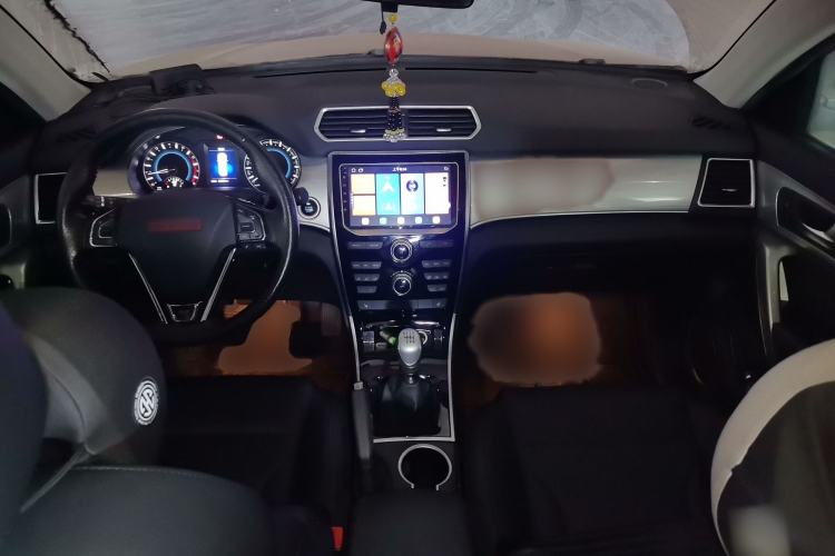 Used Haval H2 2014 1.5T Manual Two-Wheel Drive Elite Edition Interior 2