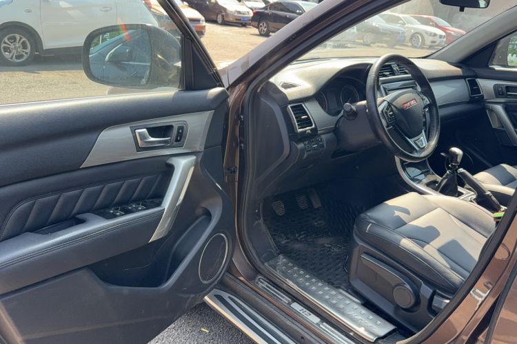 Used Haval H2 2014 1.5T Manual Two-Wheel Drive Elite Edition Interior 3