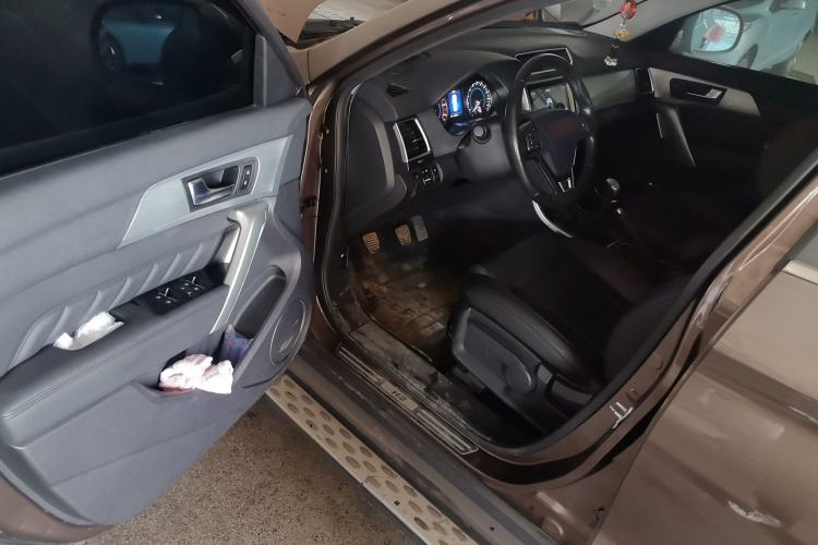 Used Haval H2 2014 1.5T Manual Two-Wheel Drive Elite Edition Interior 3