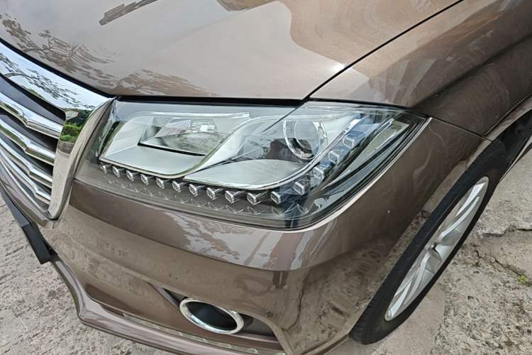 Used Haval H2 2014 1.5T Manual Two-Wheel Drive Elite Edition Left Front Headlight