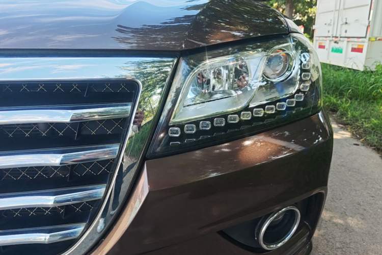 Used Haval H2 2014 1.5T Manual Two-Wheel Drive Prestige Edition Left Front Headlight