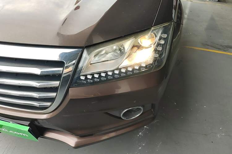 Used Haval H2 2014 1.5T Manual Two-Wheel Drive Prestige Edition Left Front Headlight