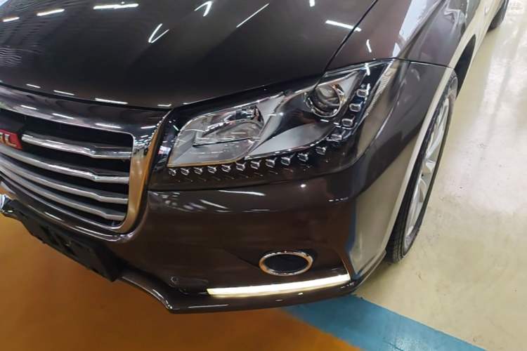 Used Haval H2 2014 1.5T Manual Two-Wheel Drive Prestige Edition Left Front Headlight