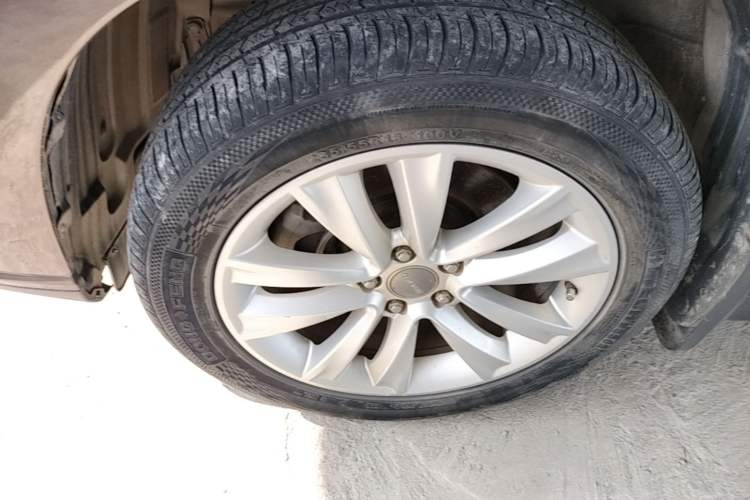 Used Haval H2 2014 1.5T Manual Two-Wheel Drive Elite Edition Left Front Wheel Hub