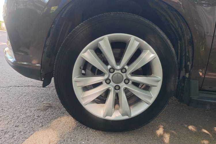 Used Haval H2 2014 1.5T Manual Two-Wheel Drive Prestige Edition Left Front Wheel Hub
