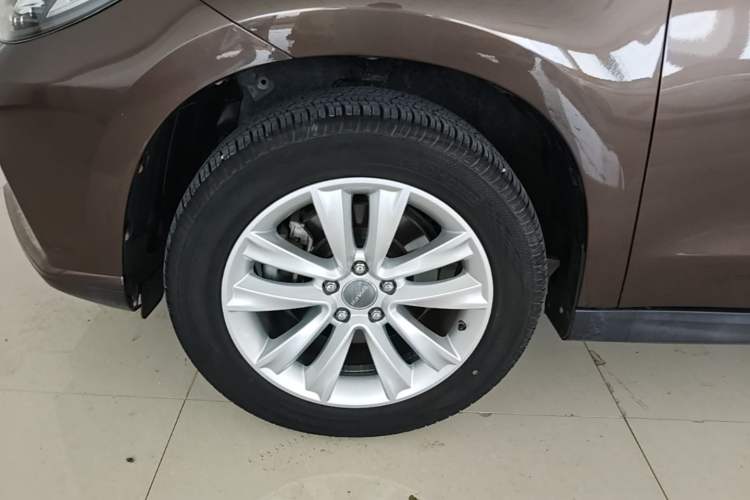 Used Haval H2 2014 1.5T Manual Two-Wheel Drive Elite Edition Left Front Wheel Hub