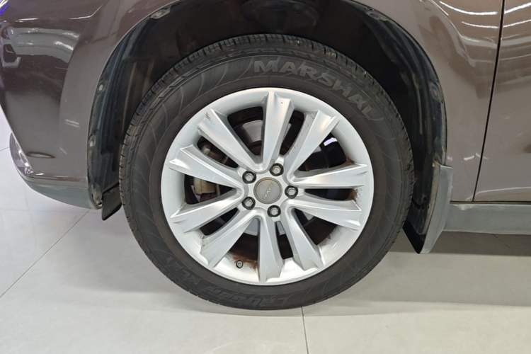 Used Haval H2 2014 1.5T Manual Two-Wheel Drive Elite Edition Left Front Wheel Hub