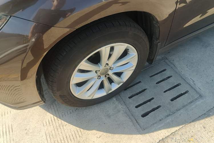 Used Haval H2 2014 1.5T Manual Two-Wheel Drive Elite Edition Left Front Wheel Hub