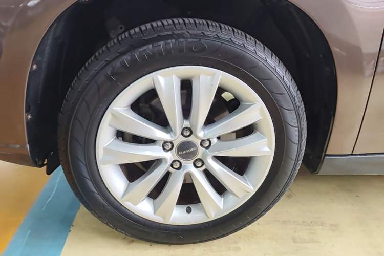 Used Haval H2 2014 1.5T Manual Two-Wheel Drive Prestige Edition Left Front Wheel Hub