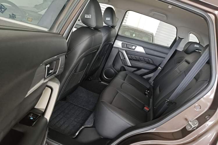 Used Haval H2 2014 1.5T Manual Two-Wheel Drive Elite Edition Left Rear Seat