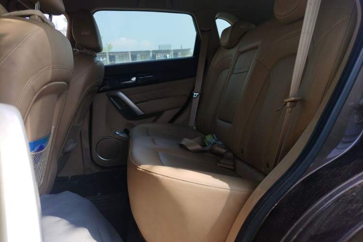 Used Haval H2 2014 1.5T Manual Two-Wheel Drive Elite Edition Left Rear Seat