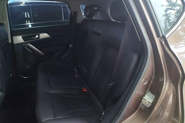 Used Haval H2 2014 1.5T Manual Two-Wheel Drive Prestige Edition Left Rear Seat