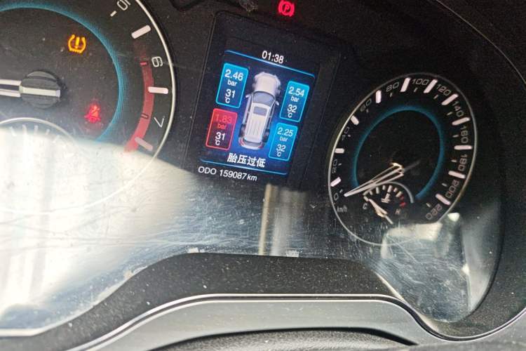 Used Haval H2 2014 1.5T Manual Two-Wheel Drive Elite Edition Odometer Close Up