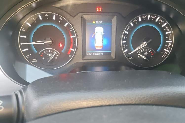Used Haval H2 2014 1.5T Manual Two-Wheel Drive Elite Edition Odometer Close Up