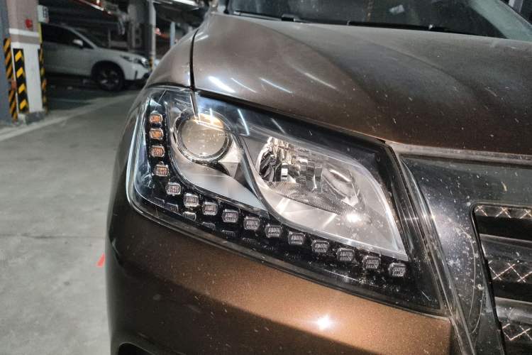 Used Haval H2 2014 1.5T Manual Two-Wheel Drive Prestige Edition Right Front Headlight