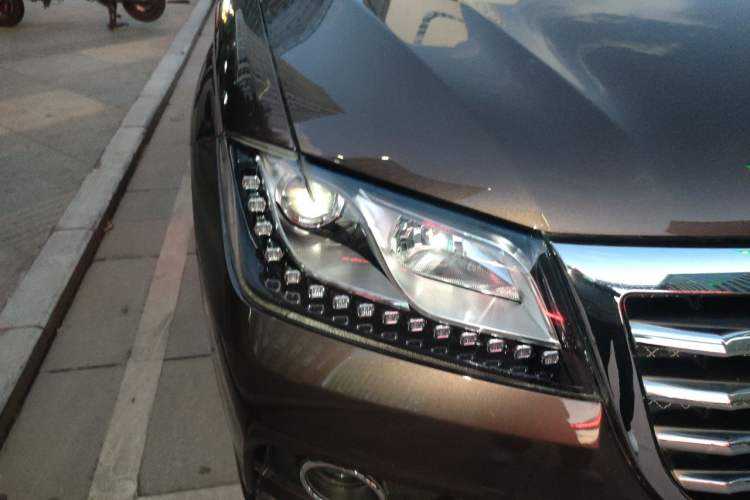 Used Haval H2 2014 1.5T Manual Two-Wheel Drive Prestige Edition Right Front Headlight